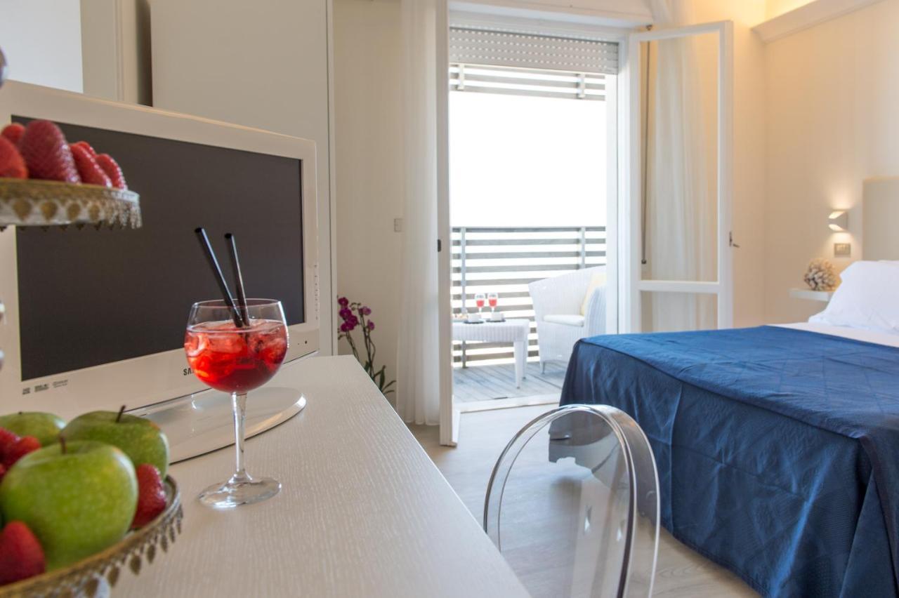 Kiss Beachfront Hotel & Restaurant Cervia Exteriör bild