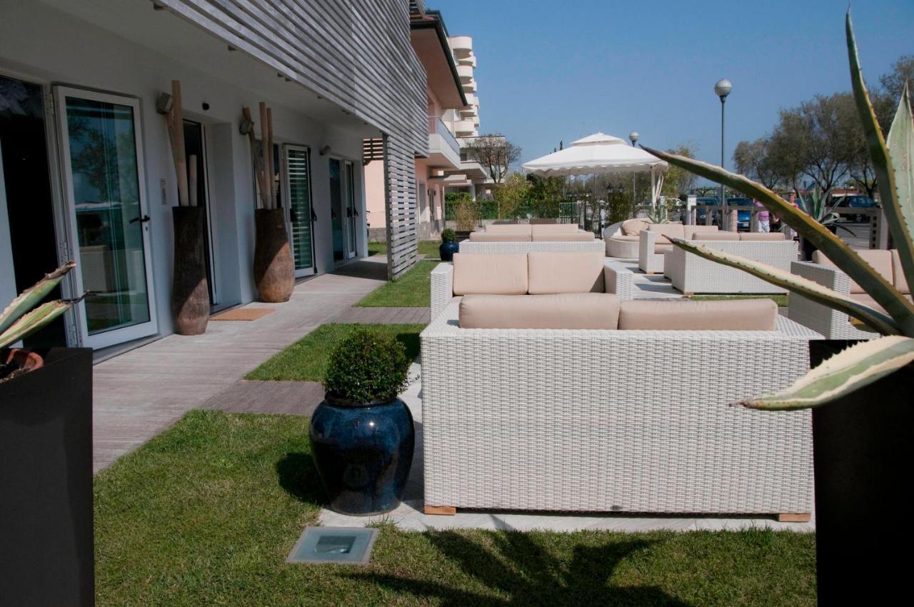 Kiss Beachfront Hotel & Restaurant Cervia Exteriör bild