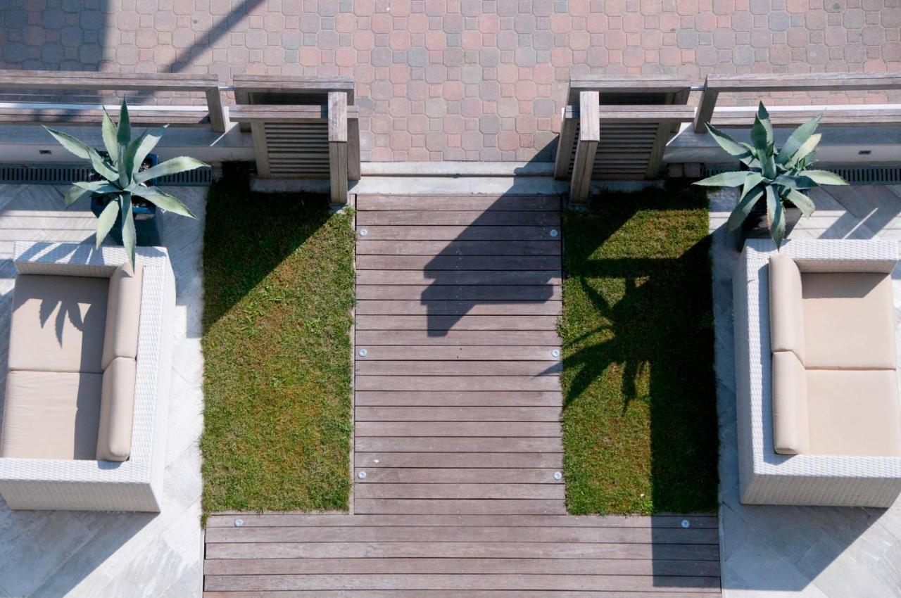 Kiss Beachfront Hotel & Restaurant Cervia Exteriör bild