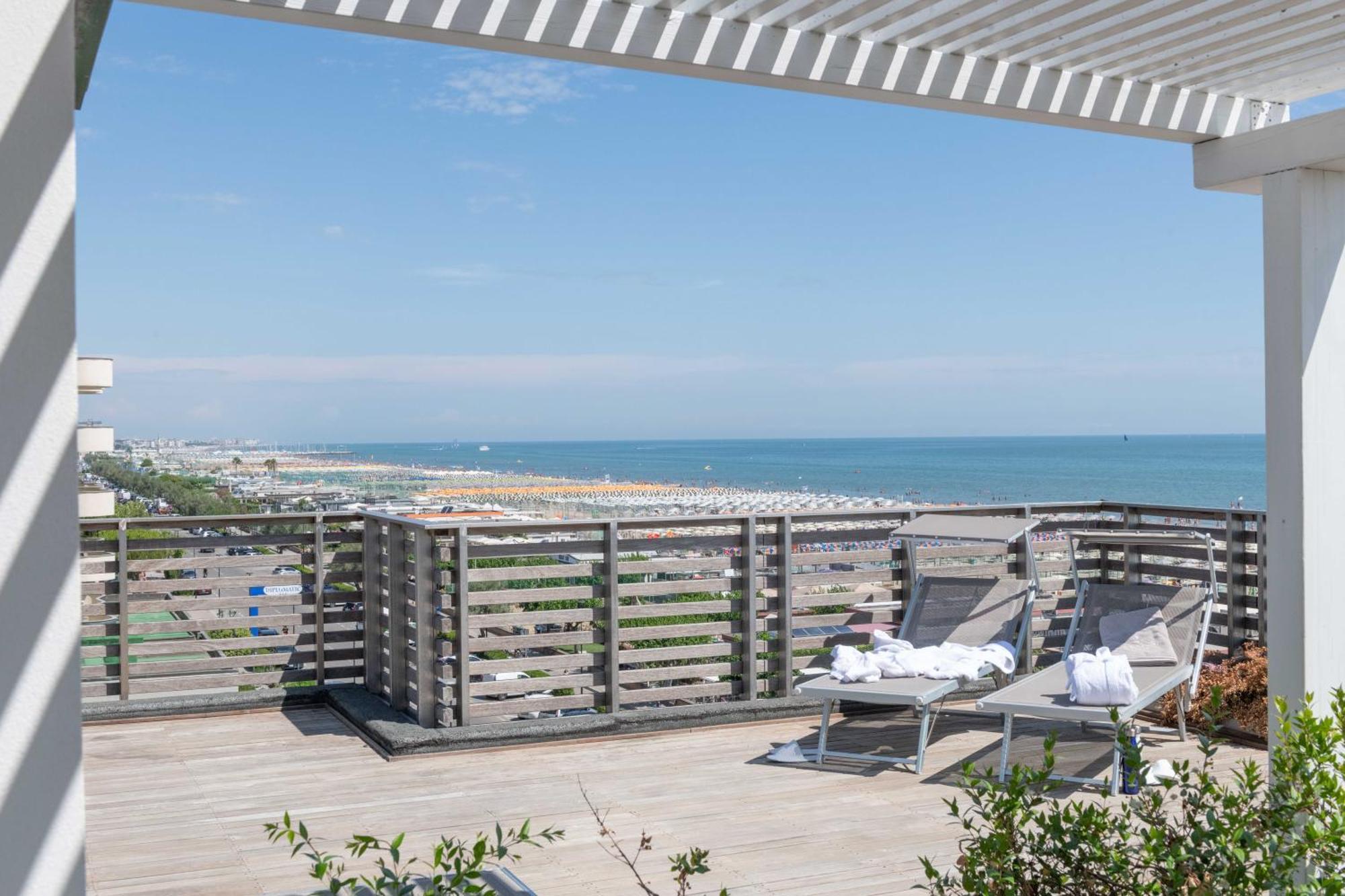 Kiss Beachfront Hotel & Restaurant Cervia Exteriör bild
