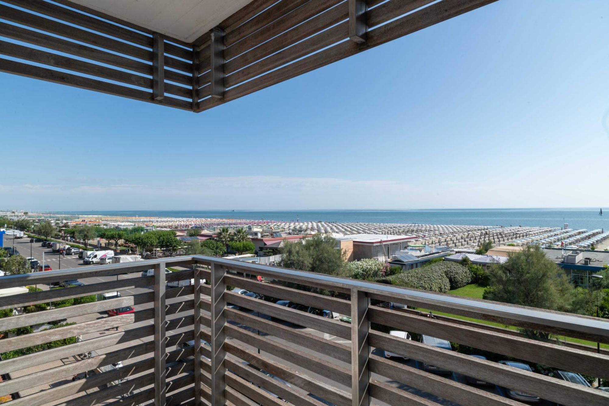 Kiss Beachfront Hotel & Restaurant Cervia Exteriör bild