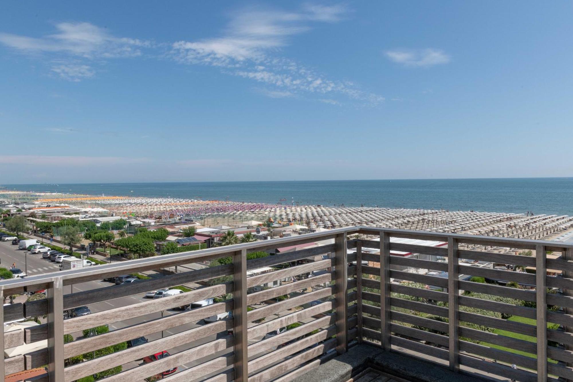 Kiss Beachfront Hotel & Restaurant Cervia Exteriör bild