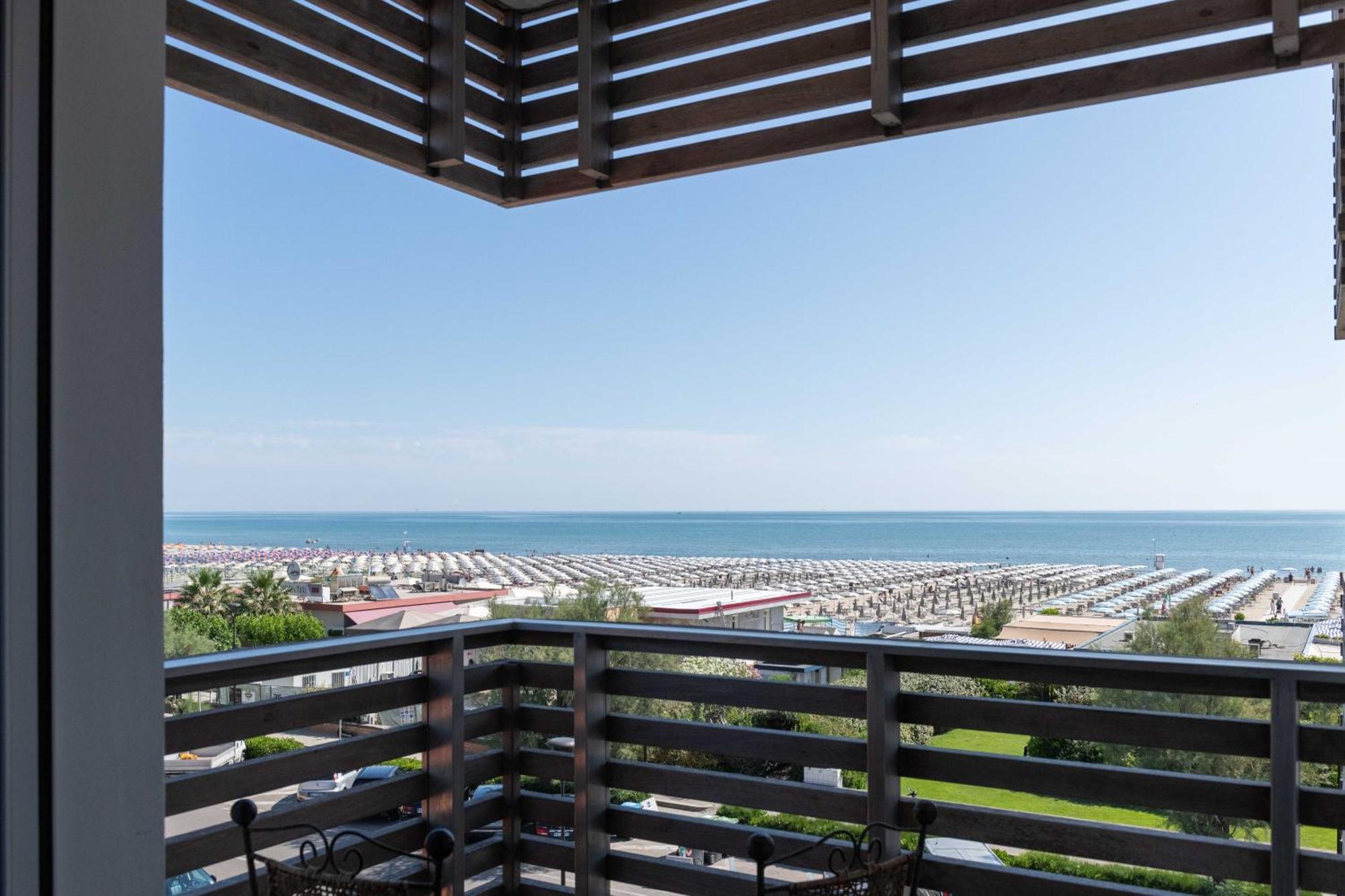 Kiss Beachfront Hotel & Restaurant Cervia Exteriör bild