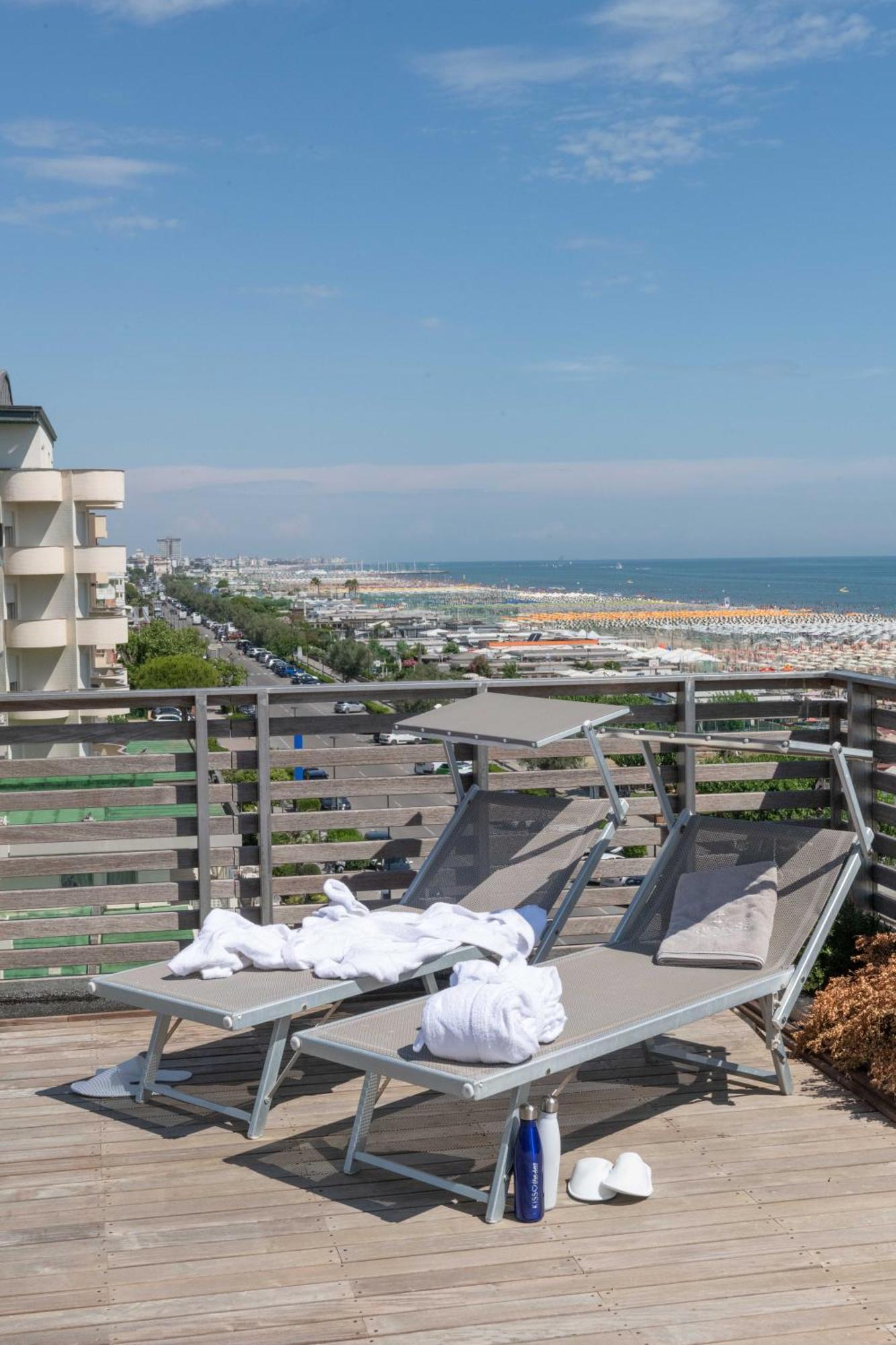 Kiss Beachfront Hotel & Restaurant Cervia Exteriör bild